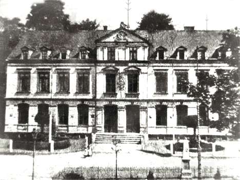 Blick auf die Zentralschule um 1900